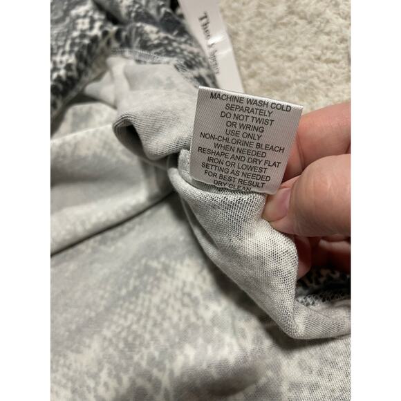 NWT Theo & Spence Womens Size Medium Pullover Long Sleeve Sweatshirt Snake Black - Picture 7 of 10